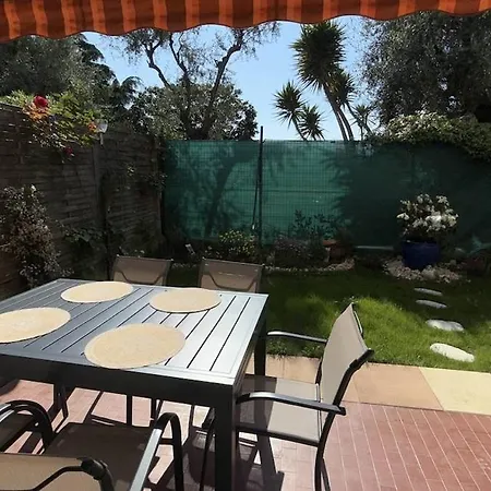 2p Avec Jardins Wifi Parking Et Proche Commodites Et شقة